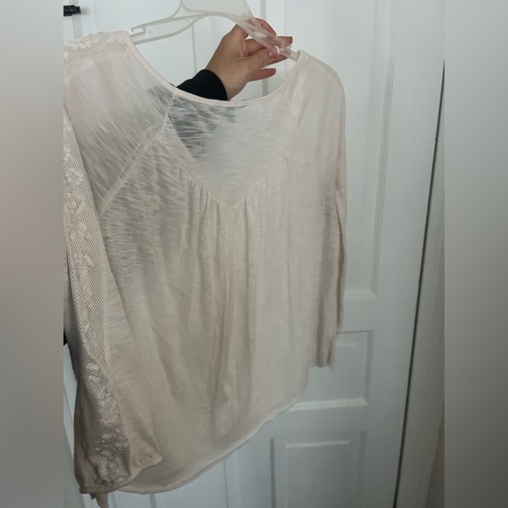 Off-white three-quarter inch sleeve
